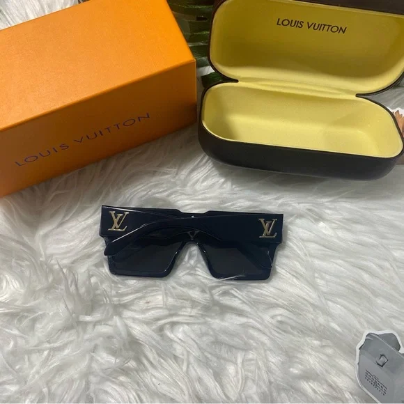 Louis Vuitton Black Sunglasses - Picture 6 of 7